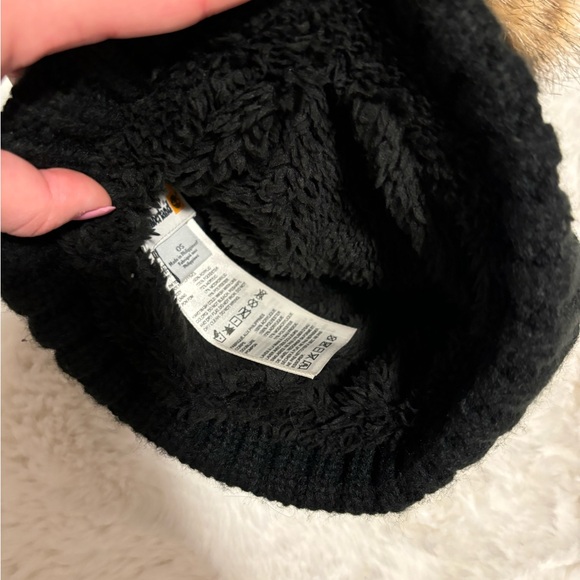 Timberland Cable knit PomPom Hat - Picture 2 of 3